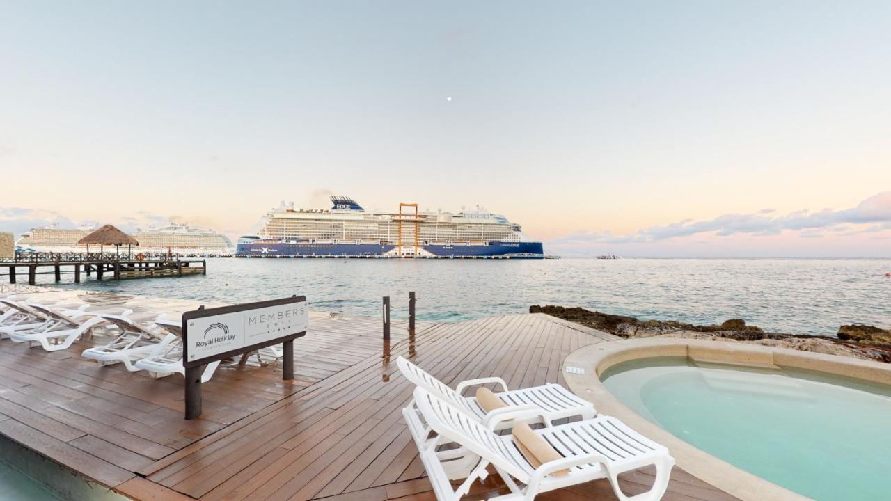 Grand Park Royal Cozumel Ξενοδοχείο Εξωτερικό φωτογραφία Cruise ship at the port of Cozumel