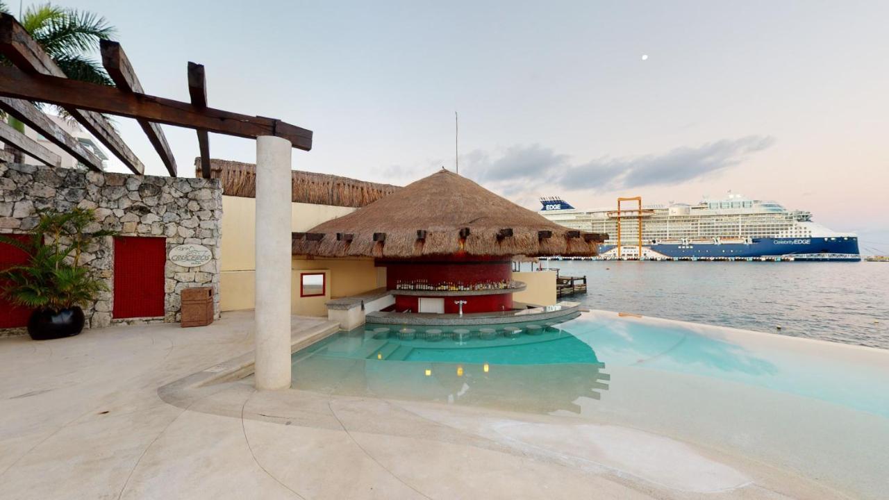 Grand Park Royal Cozumel Ξενοδοχείο Εξωτερικό φωτογραφία The swim-up bar at the Grand Palladium Resort & Spa, Cancun