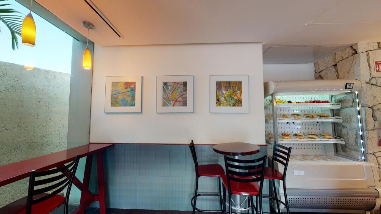 Grand Park Royal Cozumel Ξενοδοχείο Εξωτερικό φωτογραφία Interior of a Starbucks in Tokyo, Japan