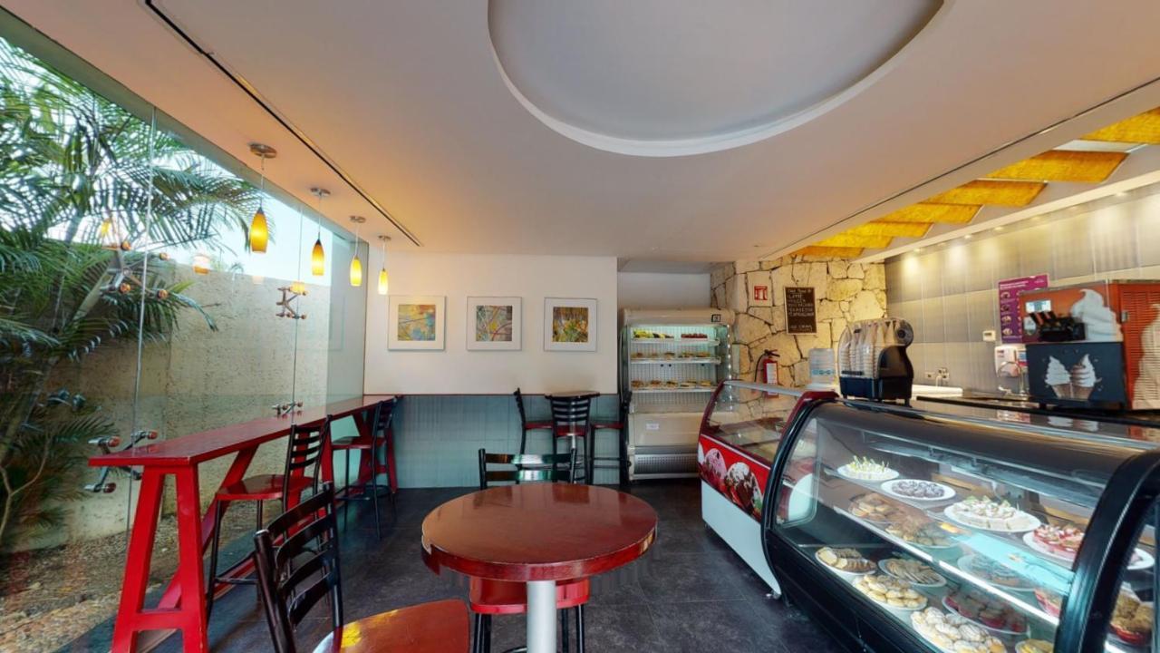 Grand Park Royal Cozumel Ξενοδοχείο Εξωτερικό φωτογραφία A pastry shop in Mexico City